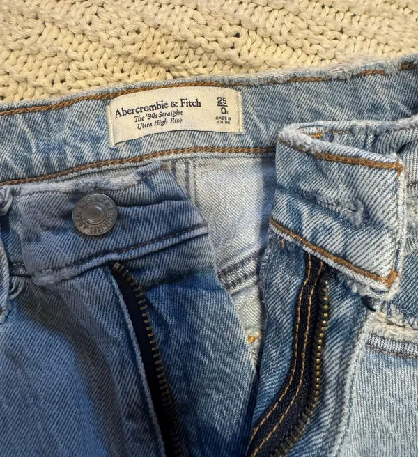 Abercrombie Jeans - Image 4