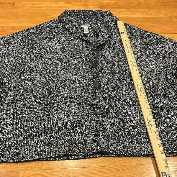 Catherine’s women’s quarter sleeve button down cardigan sweater size 3X.(26/28W) - Image 4