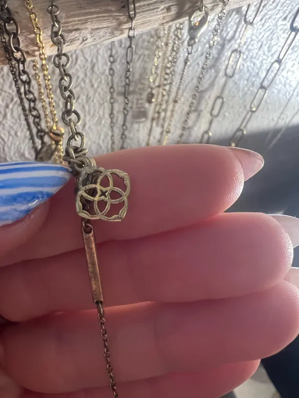 Kendra Scott Necklace Gold - Image 3