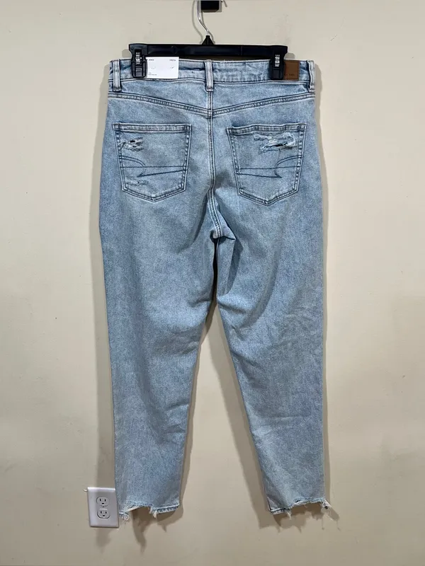 NWT American Eagle Stretch Mom Jean size 10 Long light wash 30W - Image 8