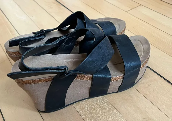 Pierre Dumas Wedge Sandal - Image 2