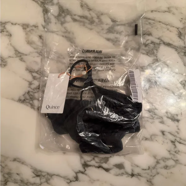 NWT Quince Women's Italian Demi Bikini Top Black Size Medium - Image 9