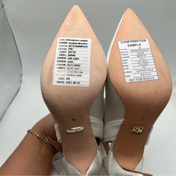 Badgley Mischka Kinsley Pointed Toe Bridal Shoes with Bows white silk SZ 9 NWOB - Image 9