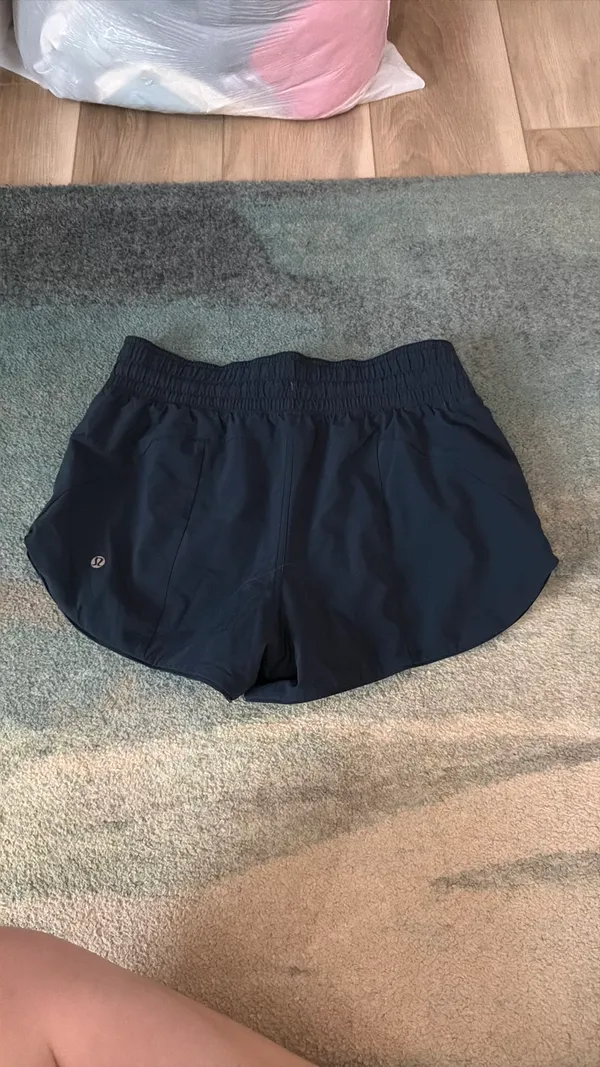 Lululemon Reversible Black/Light Grey Size 6 Shorts  - Image 4