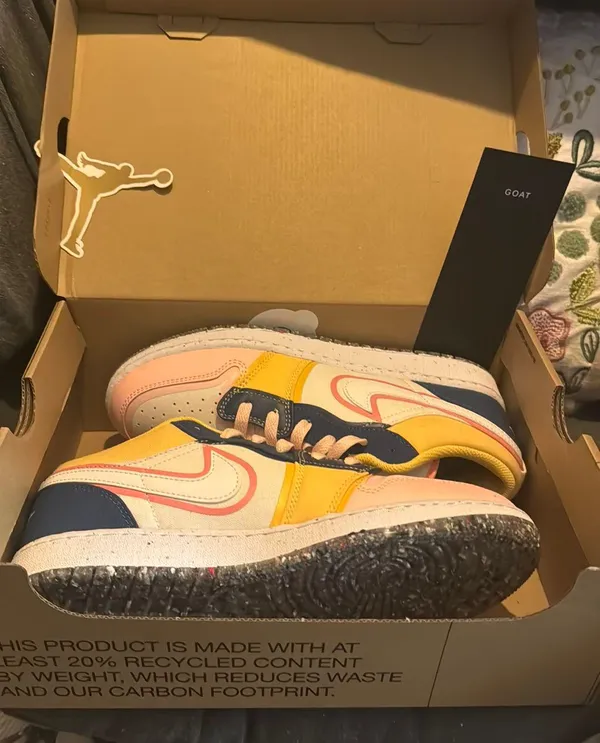 Nike Women’s  dunks - Image 2