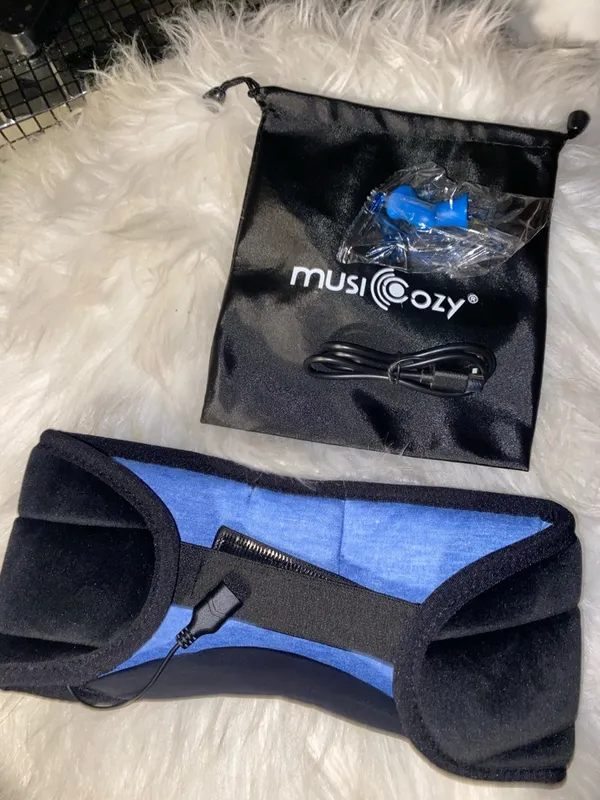 Black Sleep Mask with Built-In Headphones - Image 3