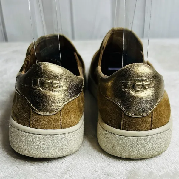 UGG Cas Women's Size 6.5 Caramel Tan Suede Gold Leather Slip On Comfort Shoes - Image 5