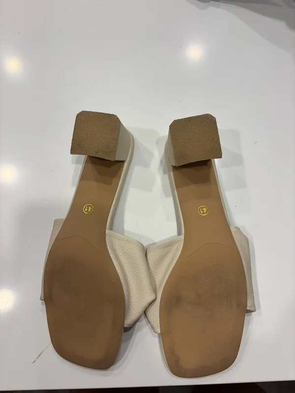 White Heels Size 9 - Image 2