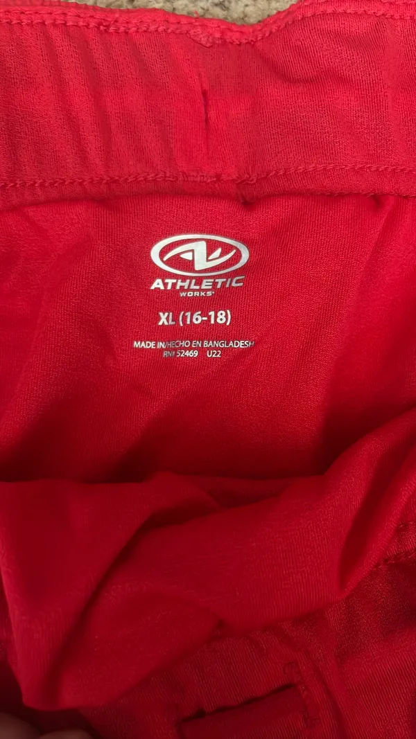 athletic shorts - Image 3