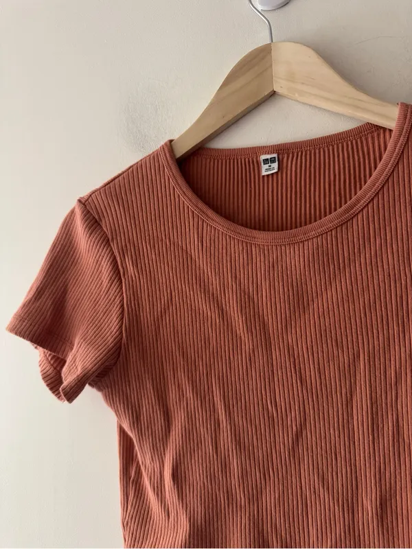 Uniqlo Ribbed Brown Terracotta Rust Baby Tee - Image 2