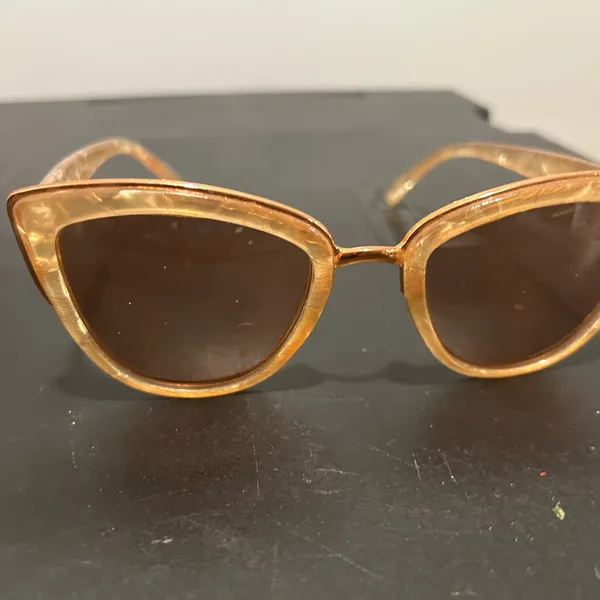 Stylish Gold Cat - Image 3
