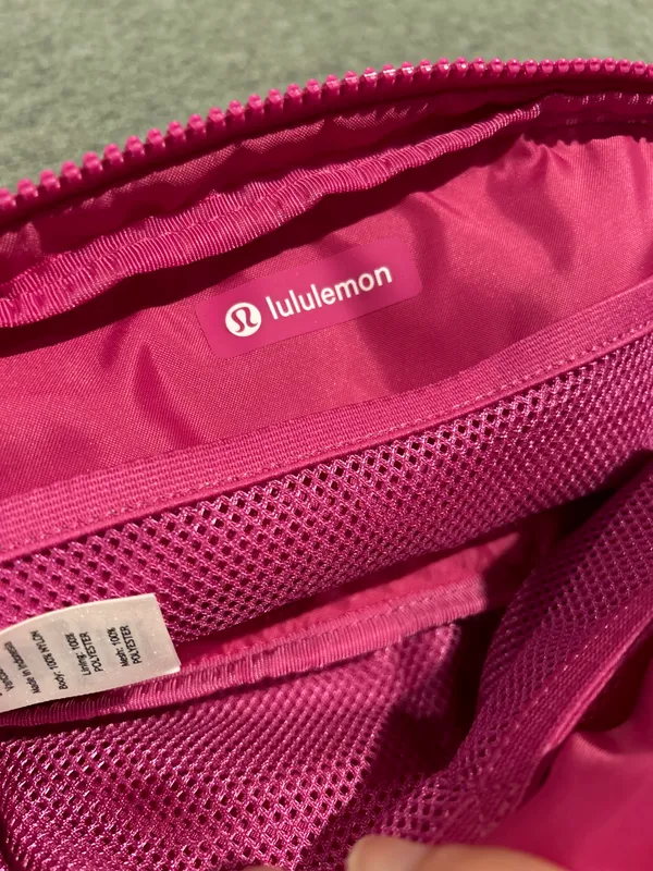 Lululemon Everywhere Belt Bag Sonic Pink - Image 2