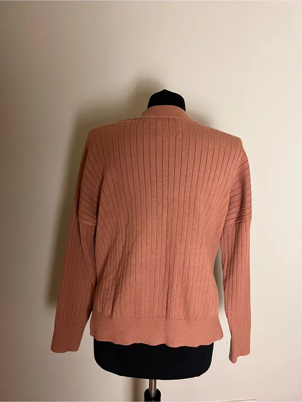 Abercrombie Ribbed Crewneck Sweater in Dusty Rose/Tan - Image 3