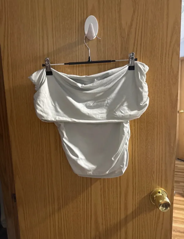 Olive & Oak white off shoulder tank top - Image 3