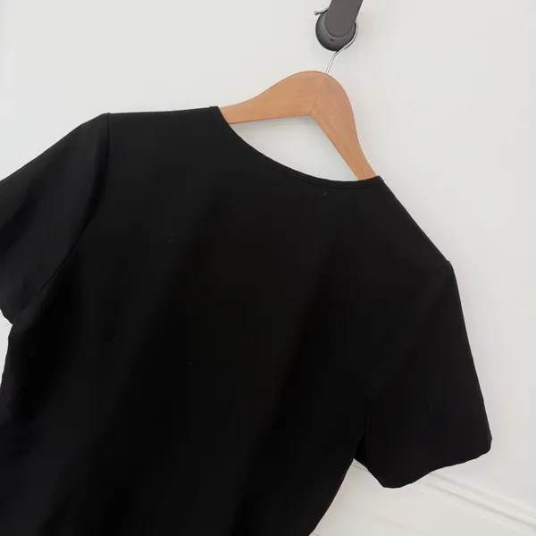 Women’s FIGS Technical Collection Black V Neck Scrubs Top Size Large L - Image 4