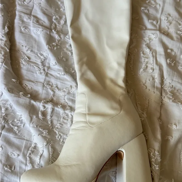 White Block Heel Women's Pumps Size 7 - Image 13