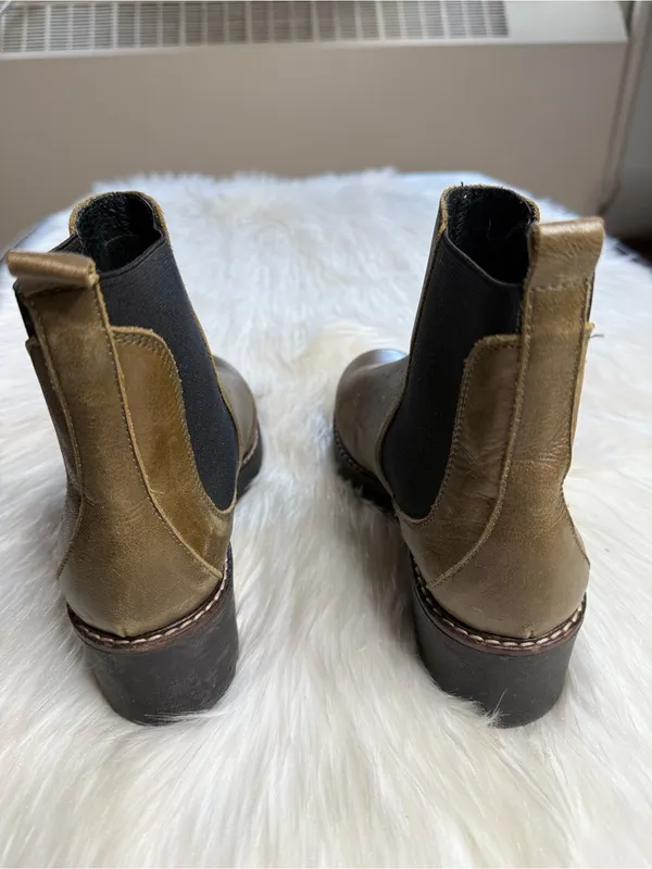 Anthropologie Olive Brown Leather Dale Chelsea Lug Sole Ankle Boots - Image 4