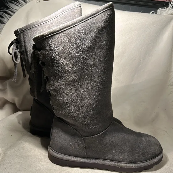BEARPAW Phylly Sheepskin Lined Suede Womens Pull On boots. Gray size 6. - Image 3