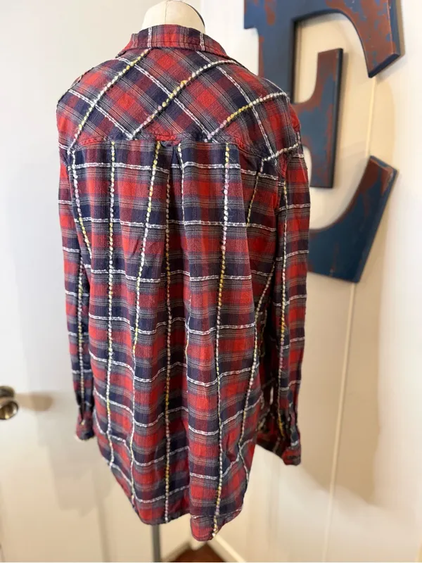 BDG Red and Navy Plaid multi With Yarn Thread Button-Up Shirt Sz M - Image 3