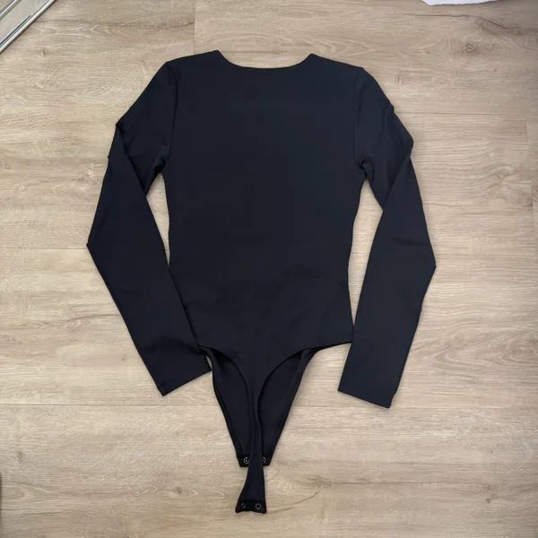 Aritzia Babaton SEGOVIA BLACK CUT OUT CONTOUR BODYSUIT - Image 10