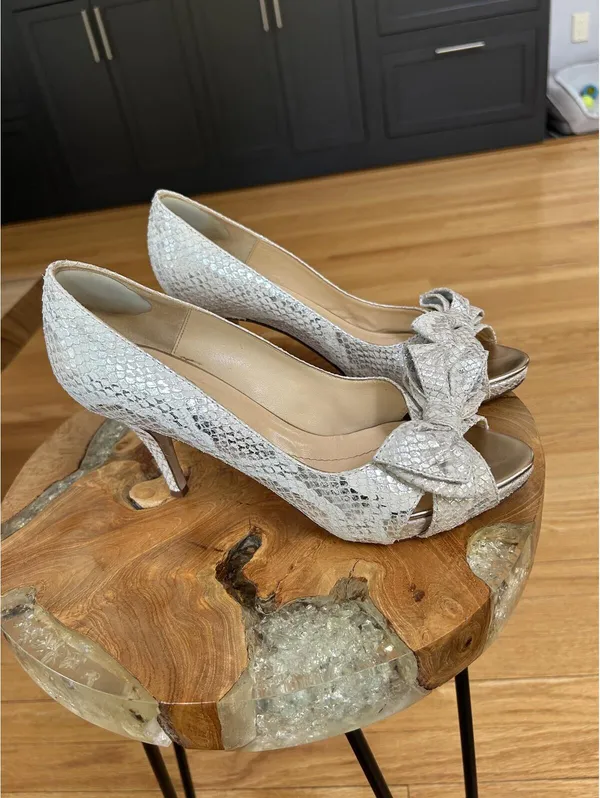 Kate Spade New York Women's Peep Toe Heels with Bow Detail Sz 9US - Image 2