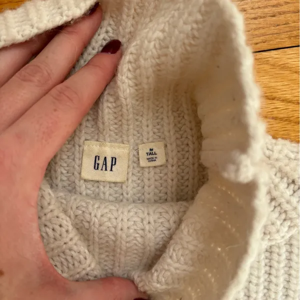 GAP Thick ivory sweater - Image 3