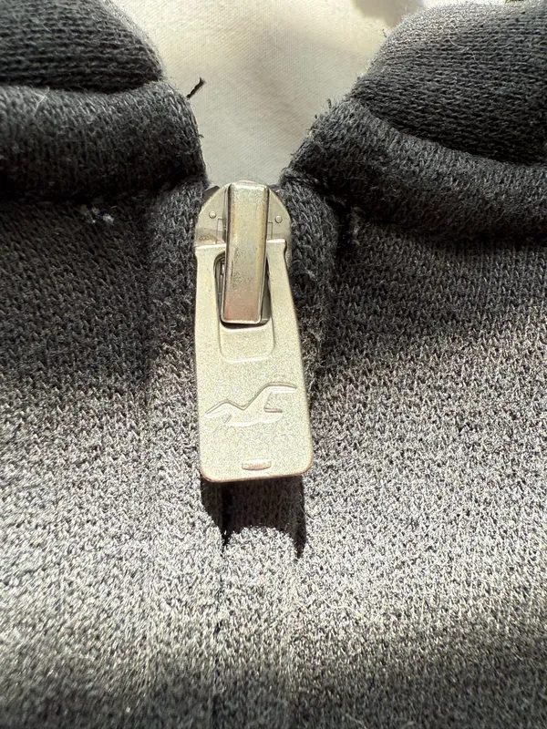 Cropped Hollister Zip-Up Hoodie - Image 4
