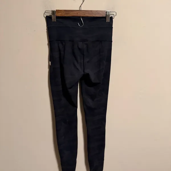 Vuori Daily Legging High Rise Drawstring Jogger in Black Camo Size XS - Image 3