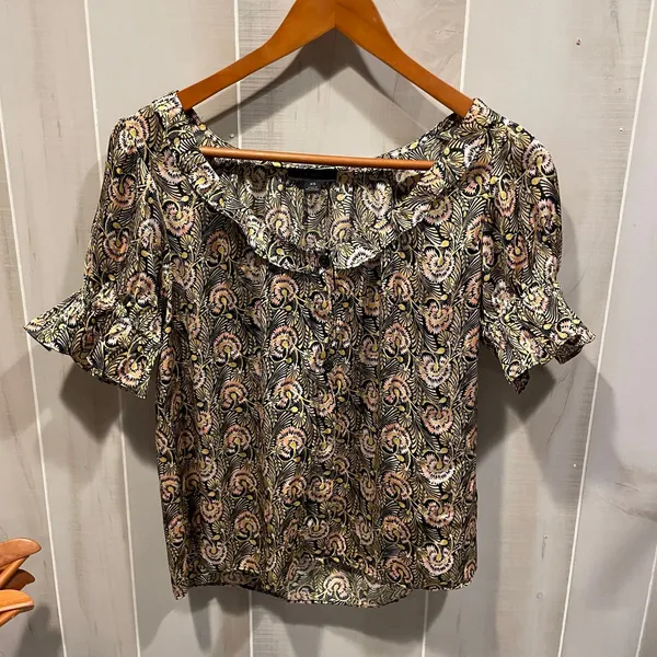 Cute J. Crew silky ruffle puff sleeve scoop neck blouse classic modern preppy - Image 4