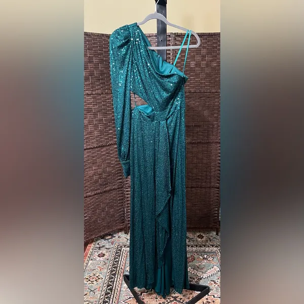 New IEENA for Mac Duggal Silver Sequined One Shoulder Cut Out Gown - Size 6 - Image 4