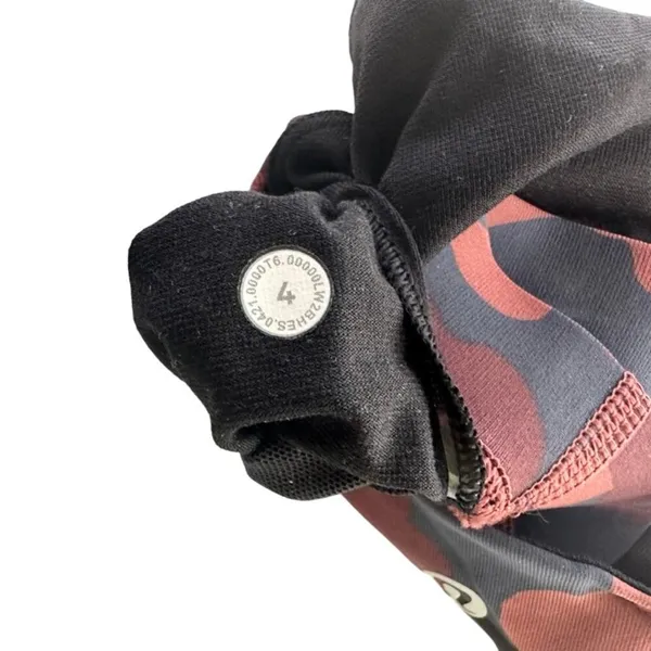 Lululemon Energy Bra Size 4 Heritage 365 Camo Smoky Red Night Sea Multi #W2BHES - Image 4