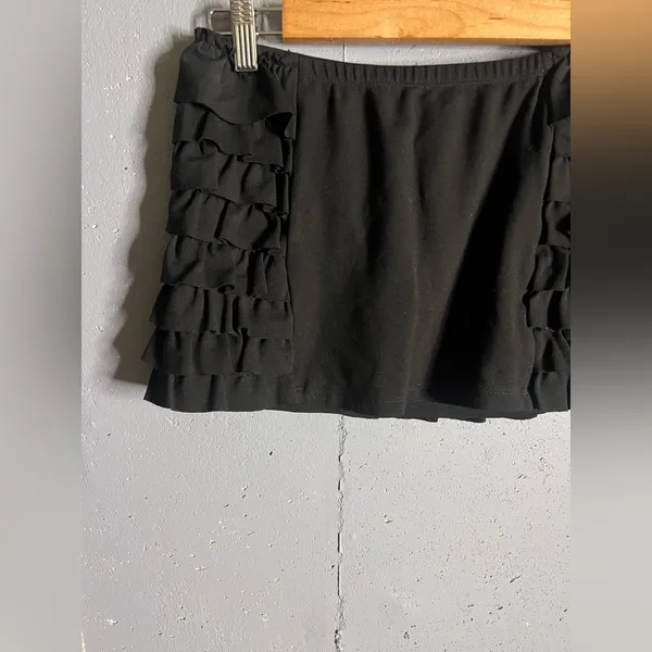 Edikted Blank Space Ruffled Mini Skirt in size Small - Image 6