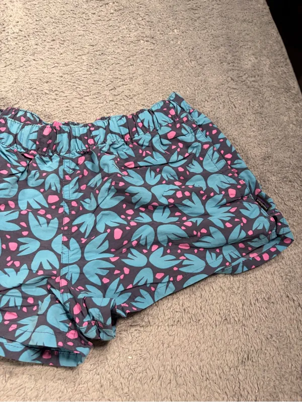Patagonia barely baggies Blue pattern Shorts small - Image 3