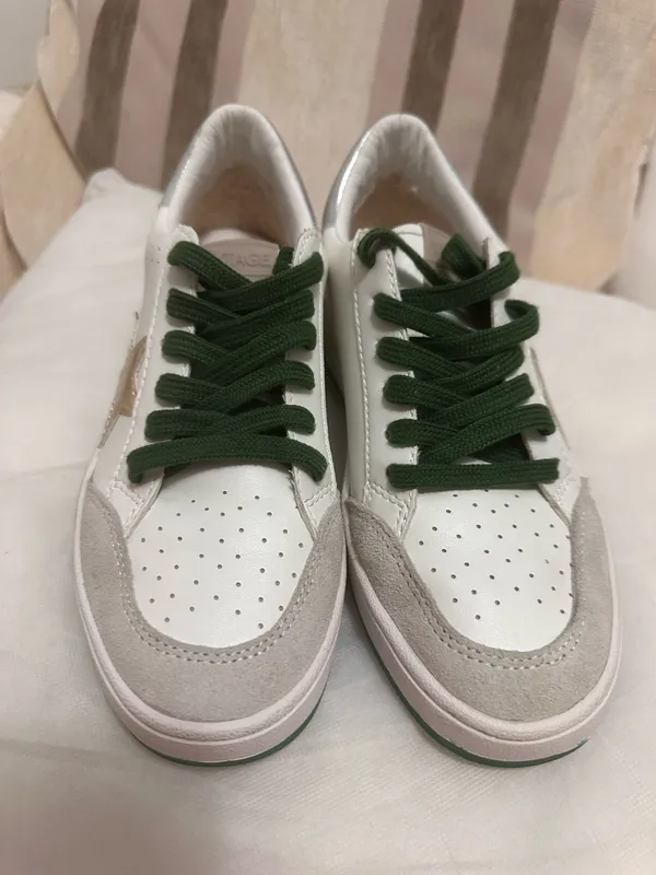 Suggested Title: Vintage Havana White Metallic Gold Star Green Laced Sneakers - Size [6) - Image 6
