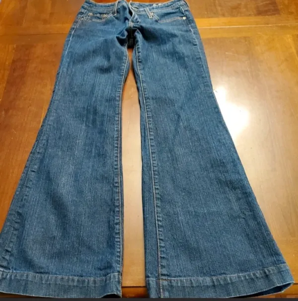 7 For All Mankind Seven7 wide leg Dark Blue Flare Jeans are a size 28. - Image 5