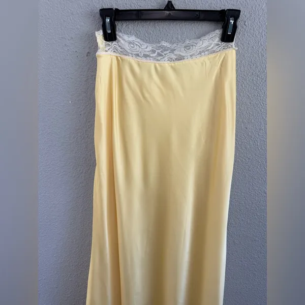 NWT Mika & Gala‎ Satin Lace Trim Skirt Size XS - Image 4