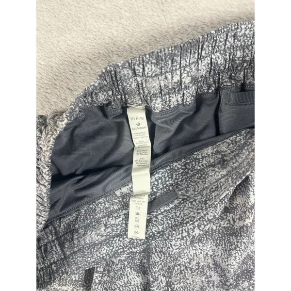 Lululemon Hotty Hot Short II 4" LR 10 Frozen Vista Alpine White Arctic Grey - Image 4