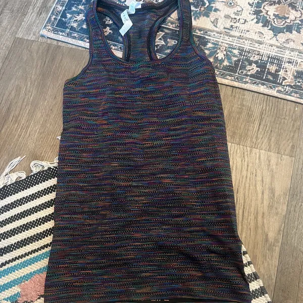 Lululemon‎ swiftly tank top in size 2 - Image 3