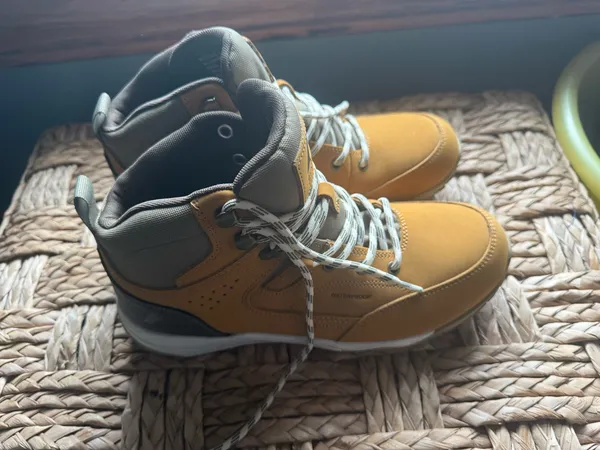 Ozark trail men hiking boots Yellow Size 9 - Image 3