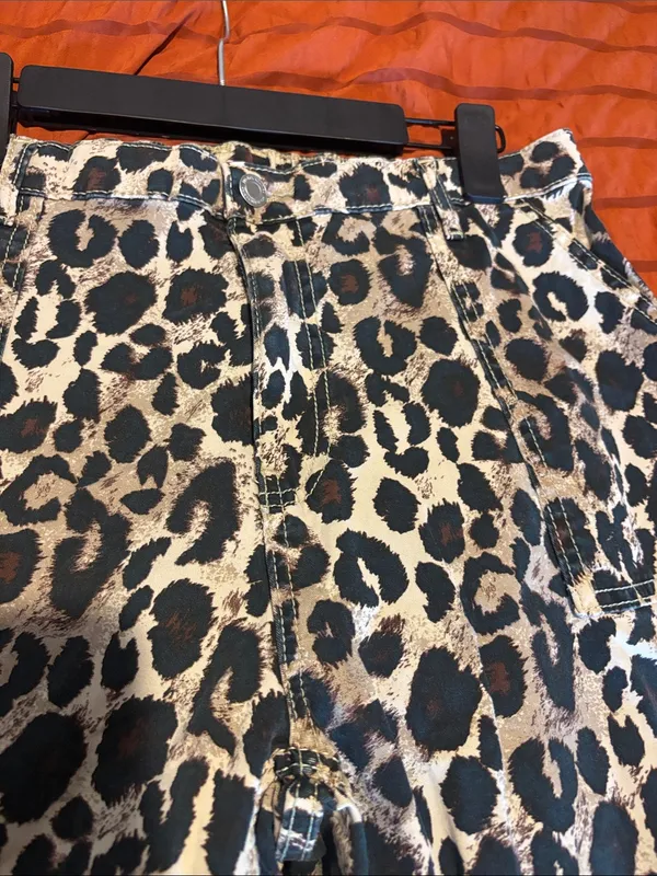 No Boundaries Leopard Cargo Pants L Short Wide Leg Crop Cotton Stretch Y2K large - Image 4