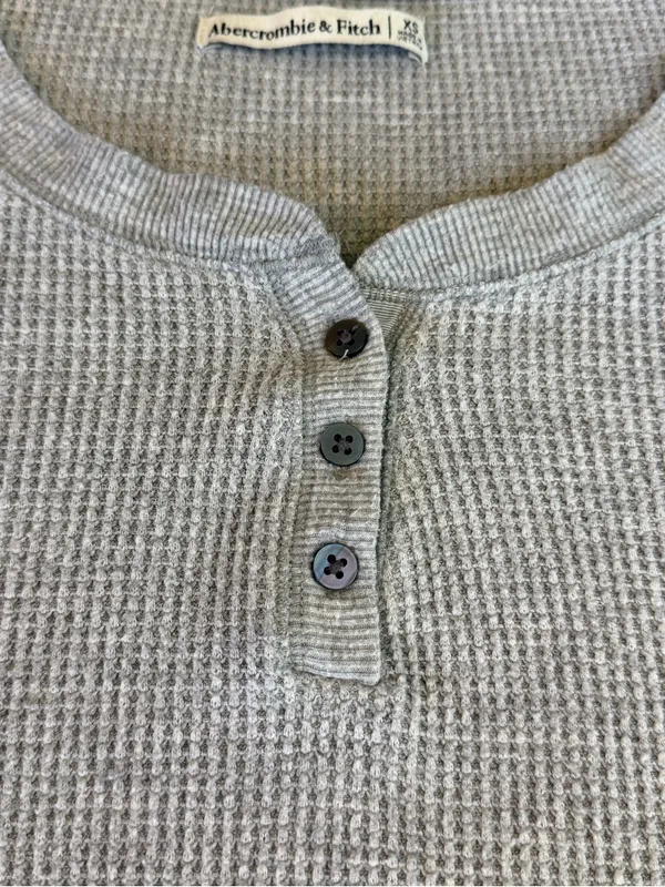 Abercrombie & Fitch Gray Waffle Knit Crop Henley Tee XS - Image 6