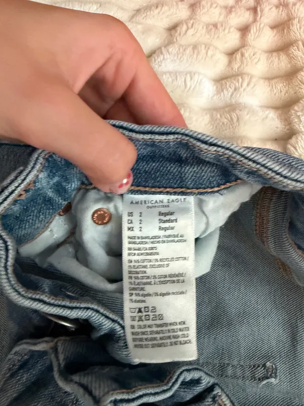American Eagle Low-Rise Ripped Jeans - Image 3
