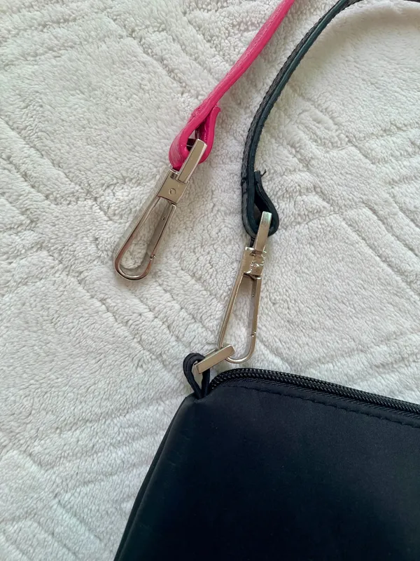 bueno black purse with detachable black and pink straps - Image 2