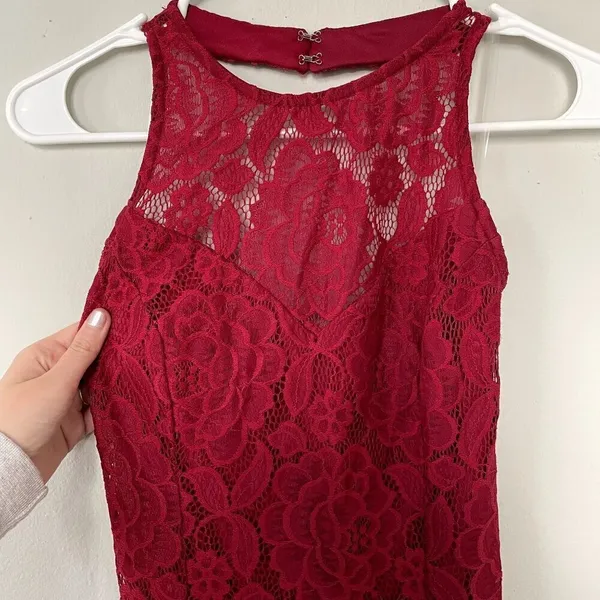 Lulu's vintage red lace dress bright‎ deep long train halter neckline size small - Image 2