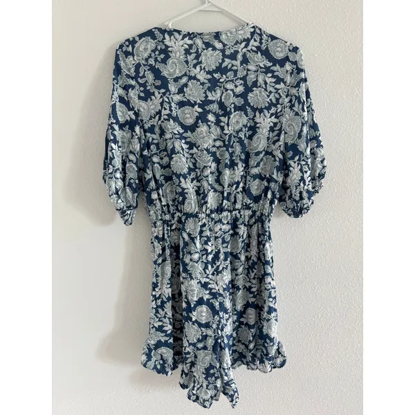 NWT Shore Womens M Blue White Paisley‎ Romper Tie Ruffle Beachy Resort Travel - Image 2