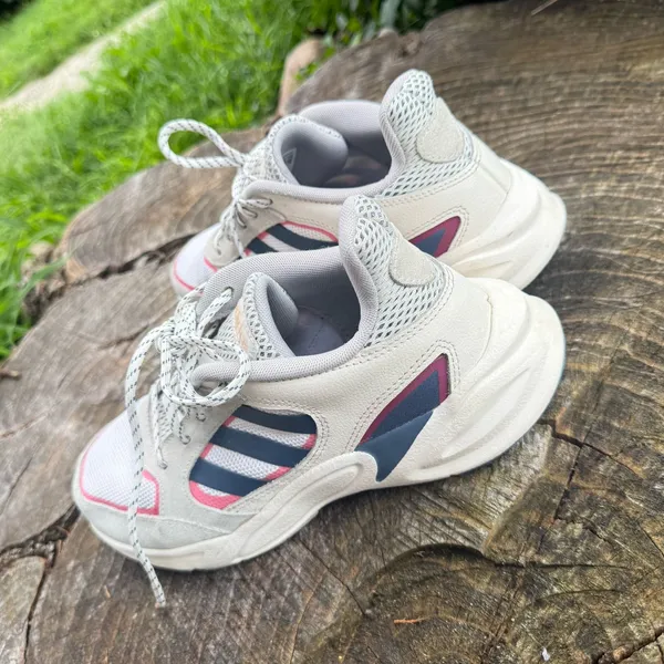 Adidas Womens 90s Valasion Running Shoes size 8 - Image 4