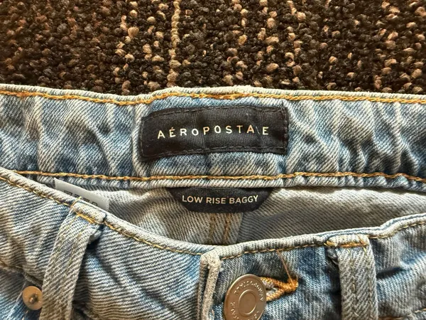 Aeropostale Low-Rise Baggy Jeans - Image 4