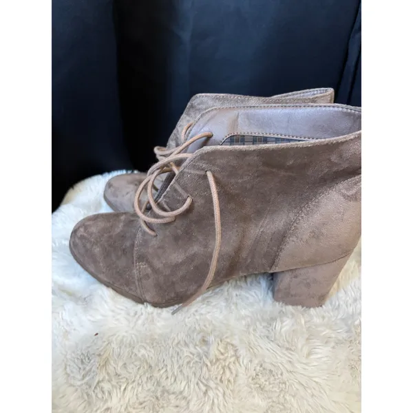 Madden Girl Torch Taupe Faux Suede Lace Up Block Heel Ankle Boots Size 11M - Image 5