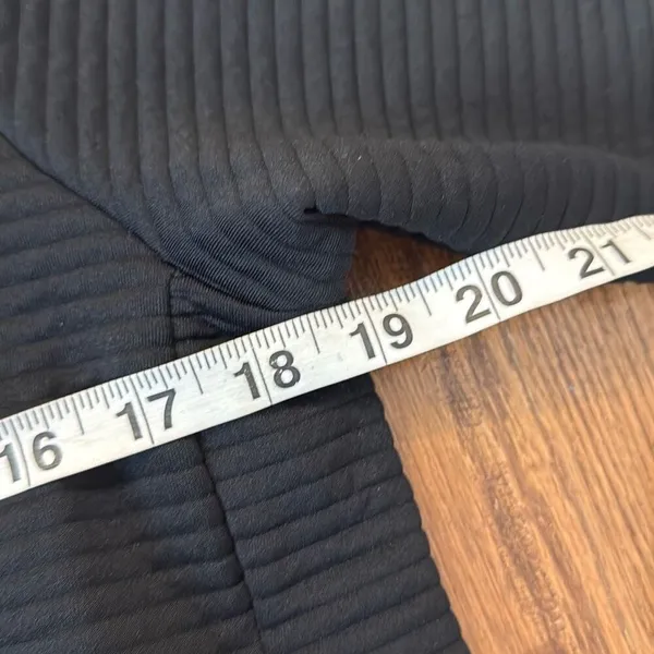 Nike black ribbed cropped hoodie sweater small - Image 5