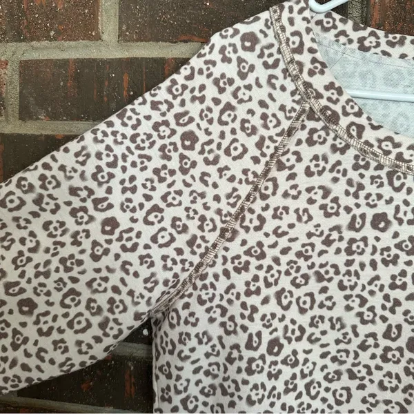 Women’s Cream & Brown Belinda Leopard Print Long Sleeve Top - Image 2